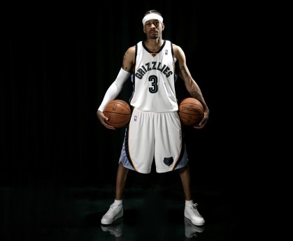 米兰官方网站-VAR技术在欧冠比赛中引发新争议