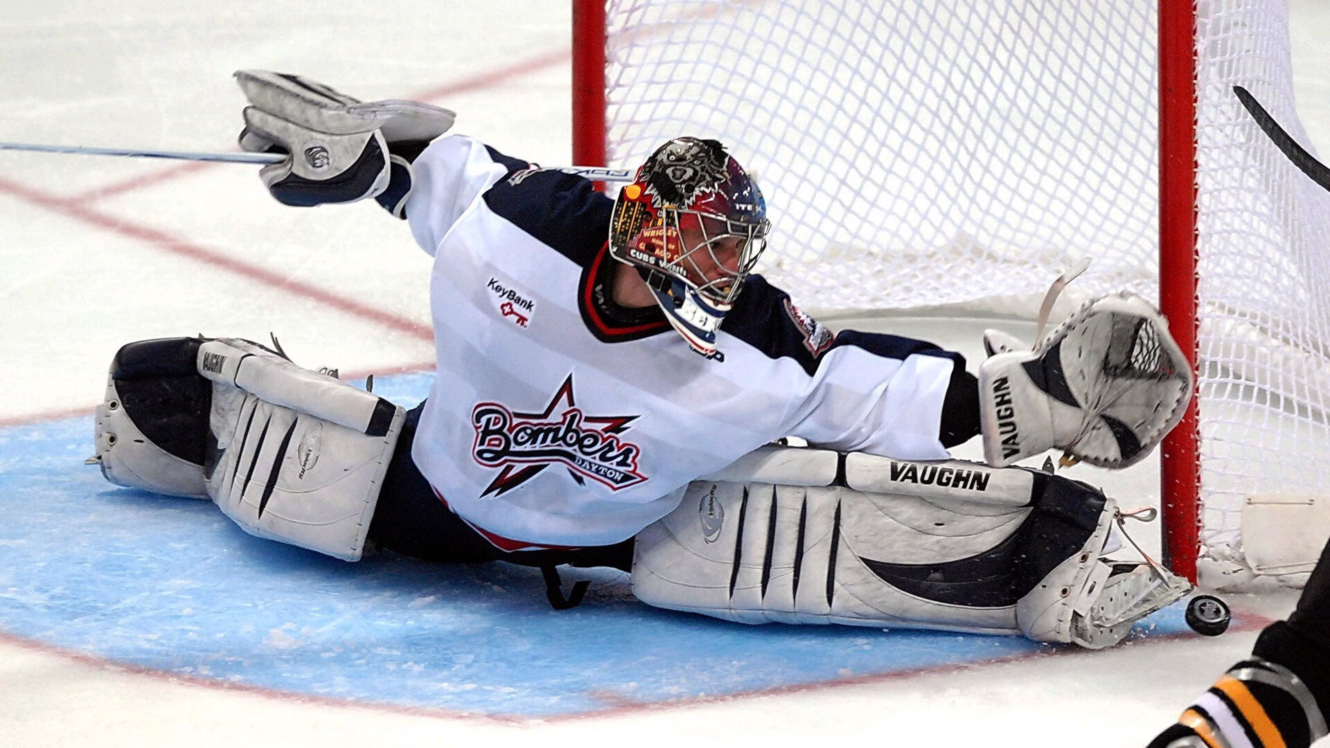 2026年世界冲浪锦标赛 巨浪考验顶尖冲浪手 勇者登顶